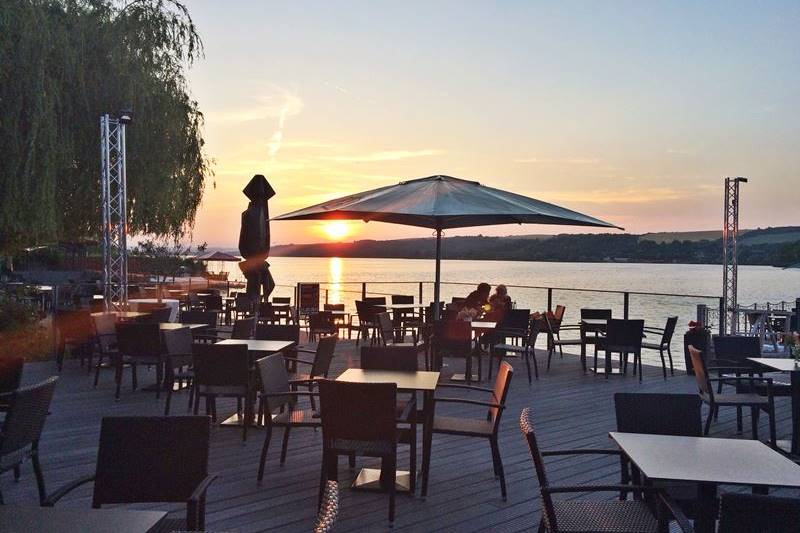 Terrasse direkt am Ufer